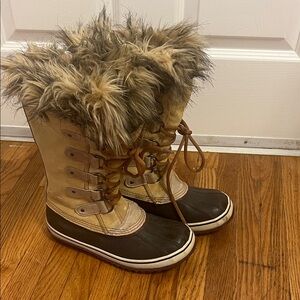 Women's Sorel “Caribou” tan and Black Fur-Lined Boots
